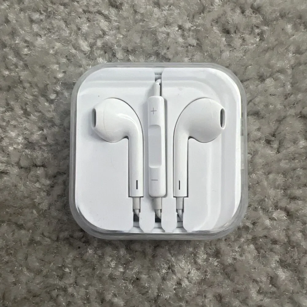 Apple Genuine EarPods EarPhones With 3.5mm Jack Plug Headphone Brand New